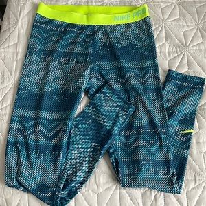 Nike pro mid rise leggings